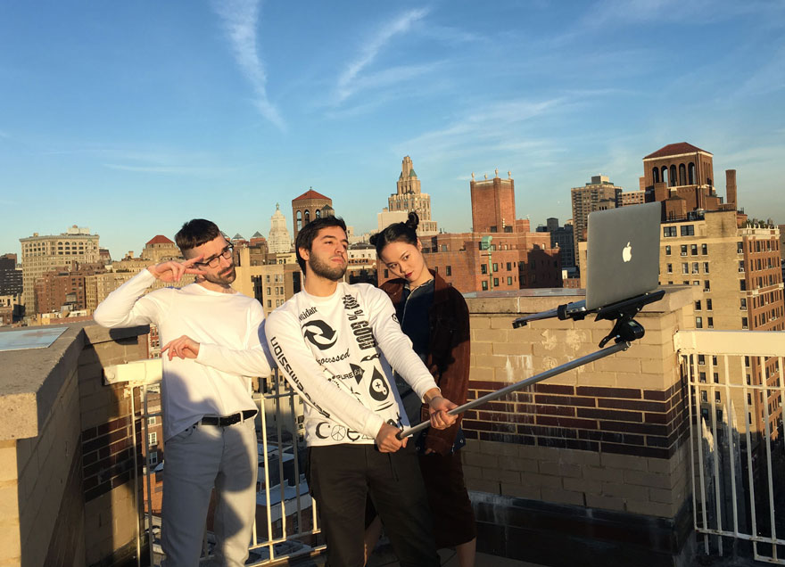 macbook-selfie-stick-moises-john-yuyi-tom-galle-31