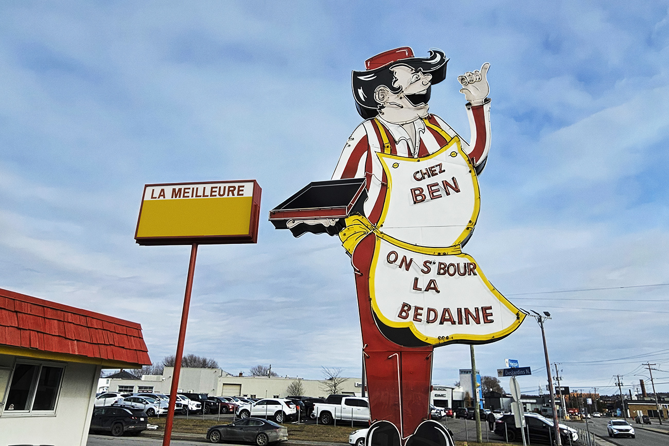 Le restaurant Chez Ben on s'bour la bédaine à Granby avec le hot dog manquant
